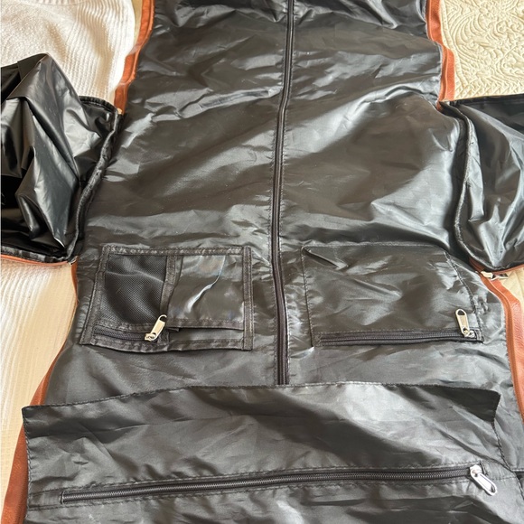 Luggage bag - lay suits and or dresses - Picture 4 of 5